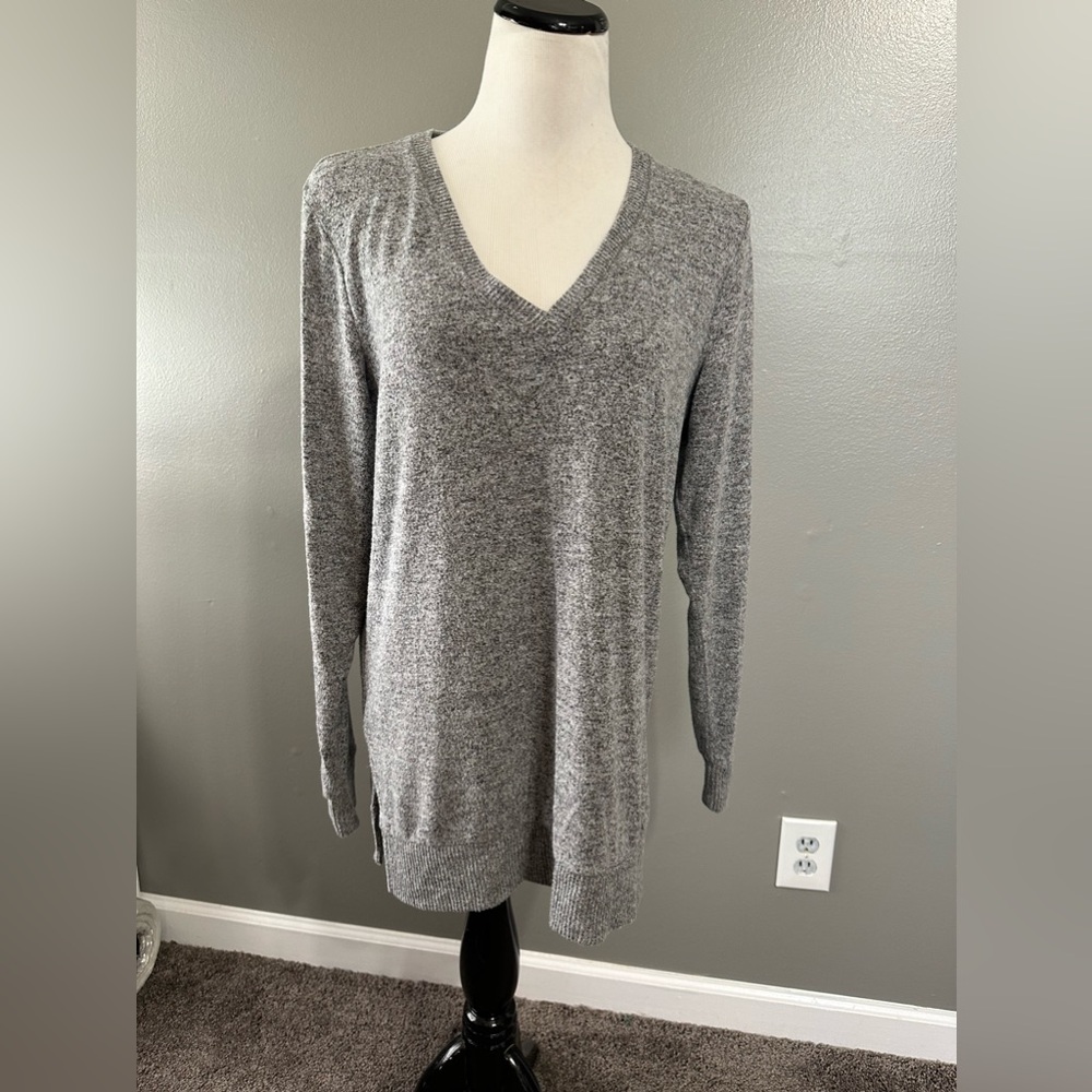 Lucky brand women’s medium, long sleeve V-neck soft comfort sweater